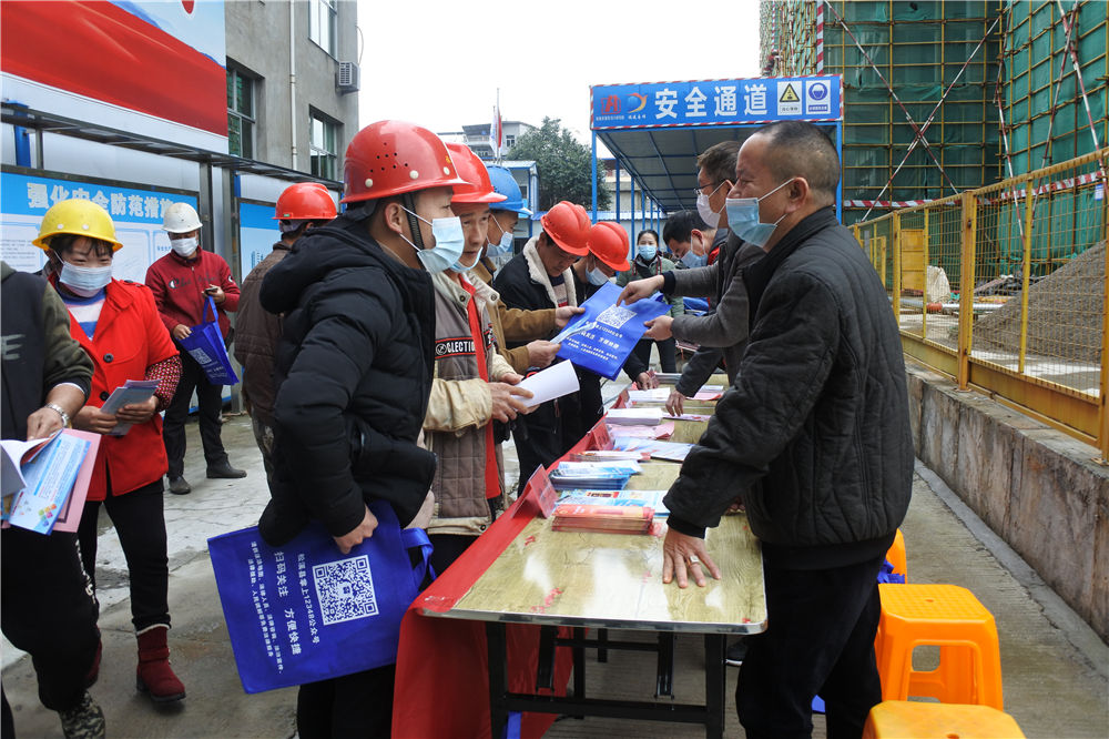 工農(nóng)路農(nóng)貿(mào)市場及安置房綜合體項目部攜手松溪縣總工會、司法局聯(lián)合開展農(nóng)民工公益法律服務(wù)行動